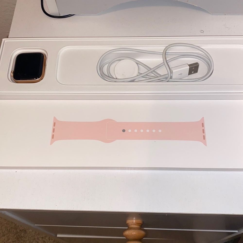 STILL AVAILABLE- Apple Watch Series 6